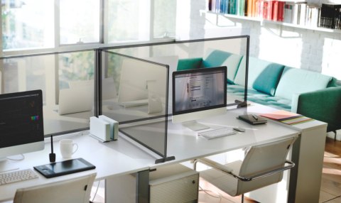 Osłona ochronna szyba pleksi w ramie aluminiowej, metalowa podstawa srebrna 60x65 Osłona ochronna szyba pleksi w ramie aluminiowej, metalowa podstawa srebrna 60x65
